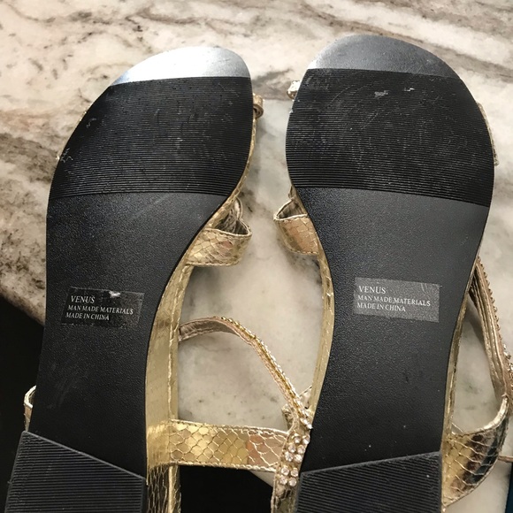 Shoe - Picture 3 of 3